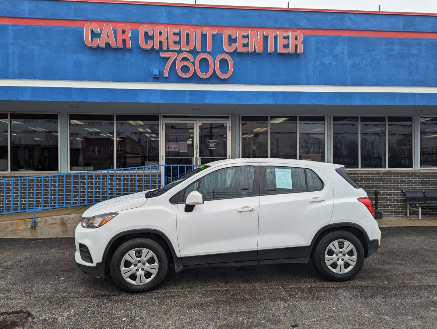 2017 WHITE Chevrolet Trax LS FWD (3GNCJKSB4HL) with an 1.4L L4 DOHC 16V engine, 6A transmission, located at 7600 S Western Ave., Chicago, IL, 60620, (773) 918-3980, 0.000000, 0.000000 - Photo#0